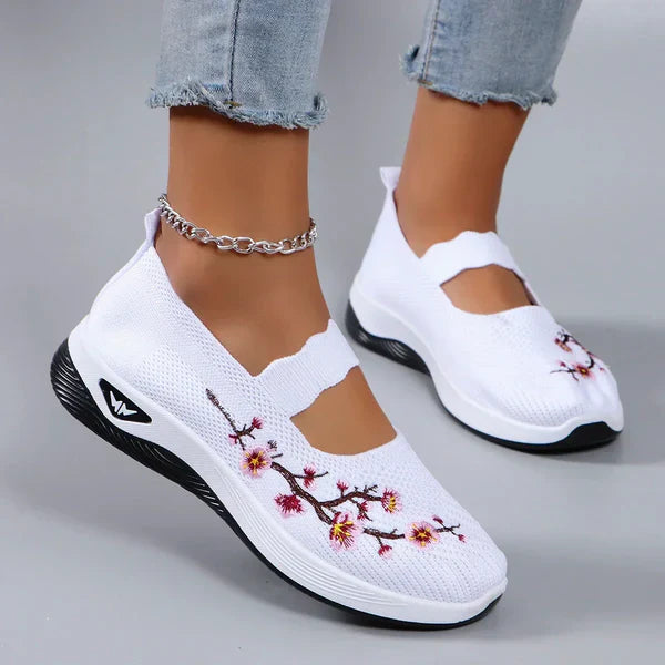 Ana - Comfortable RelaxFit trainers for walking