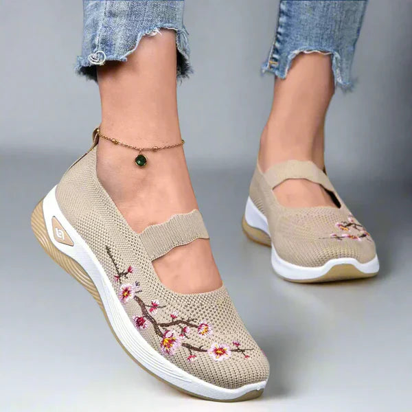 Ana - Comfortable RelaxFit trainers for walking